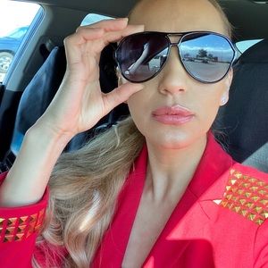 ❤️🖤💛NEW Black oversized Sport Sunglasses!